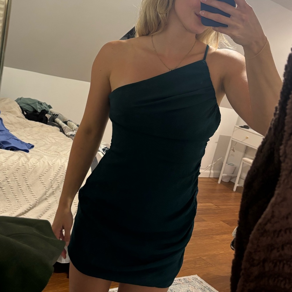 Elegant One-Shoulder Dress in Deep Green